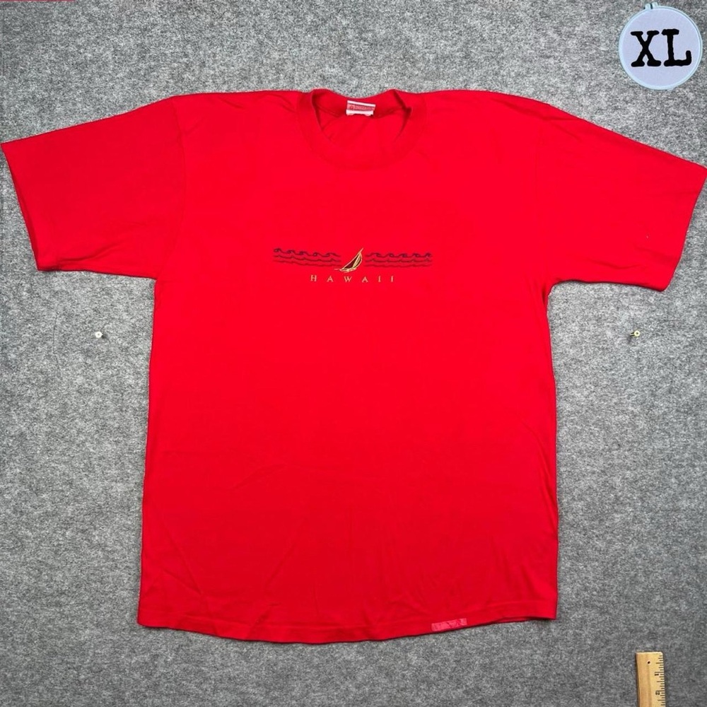 Vintage 90’s Hawaii Embroidered Tee Shirt
